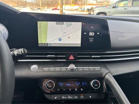 Used 2025 Hyundai Elantra SEL FWD image 21