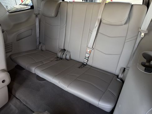 Used 2018 Cadillac Escalade Luxury RWD image 19