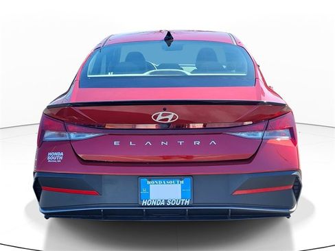 Used 2025 Hyundai Elantra Sport image 5