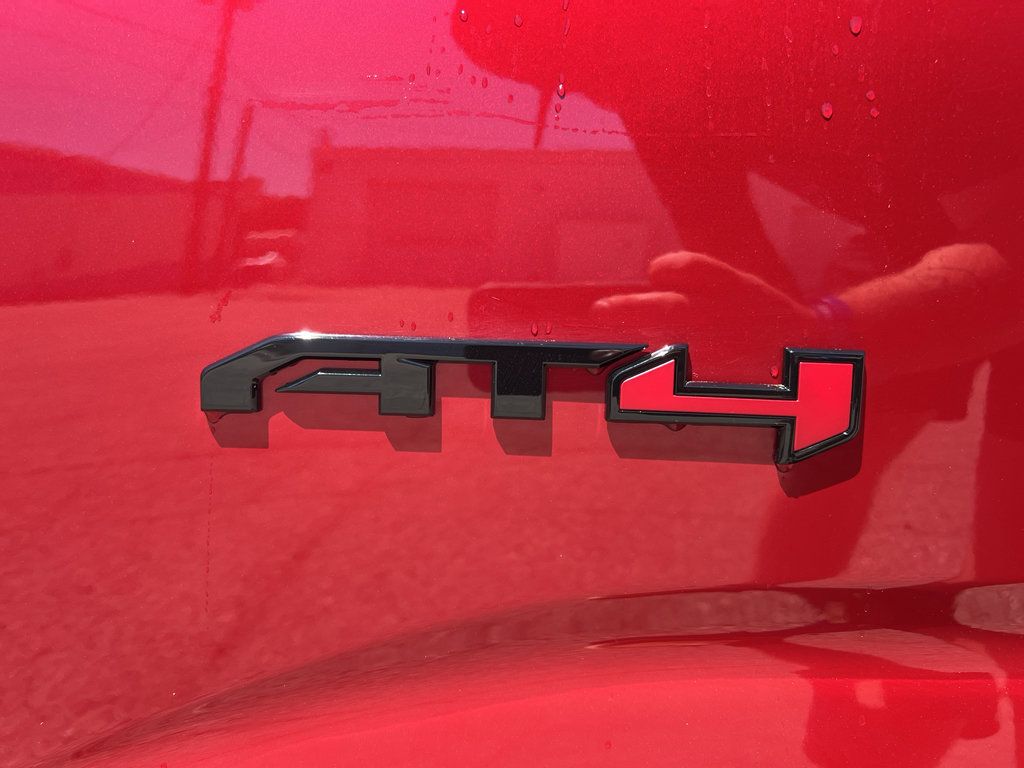 New 2026 GMC Terrain AT4 w/ LPO, Black Badging Package AWD/4WD image 30