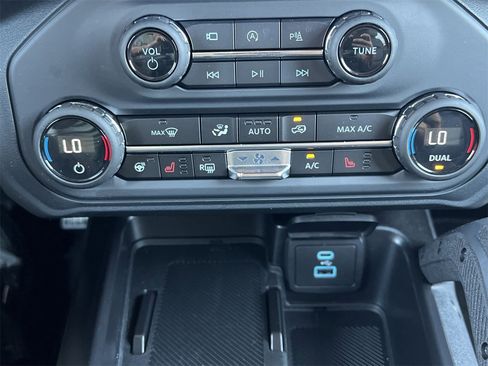 New 2025 Ford Bronco Outer Banks w/ Sasquatch Package image 6