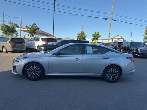 Used 2024 Nissan Altima 2.5 SV FWD image 4