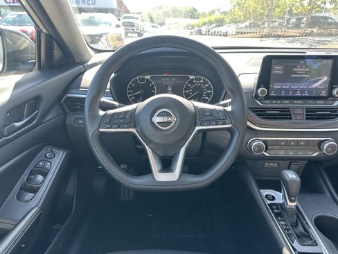Used 2026 Nissan Altima 2.5 SV FWD image 23