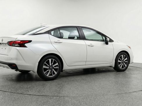 Used 2025 Nissan Versa SV image 9