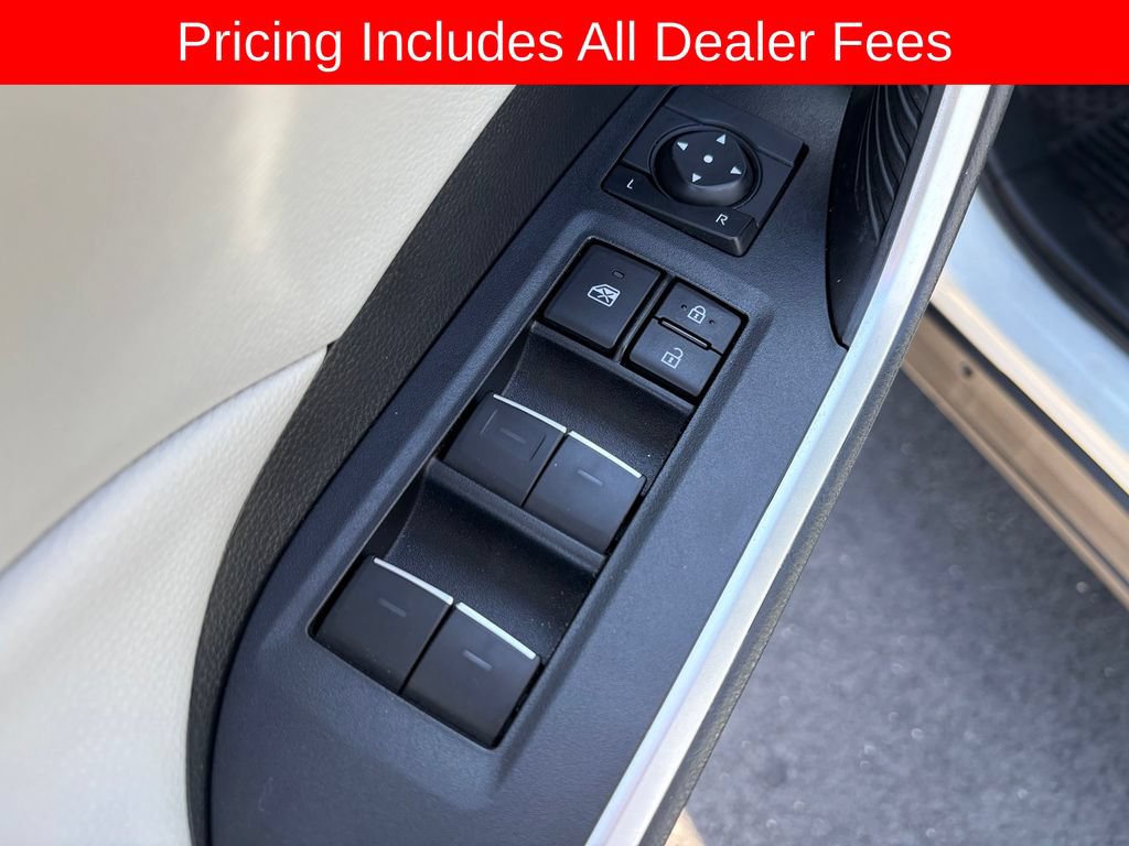 Used 2022 Toyota RAV4 XLE FWD image 25