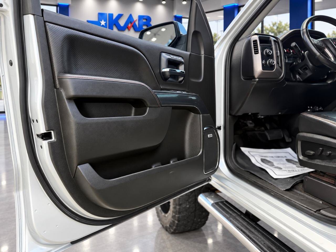 Used 2014 GMC Sierra 1500 SLT w/ All-Terrain Package AWD/4WD image 9
