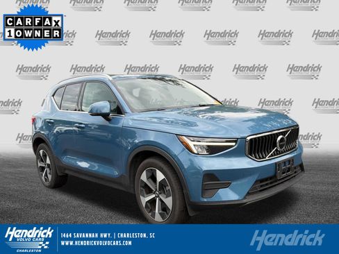 Used 2025 Volvo XC40 B5 Core AWD/4WD image 1