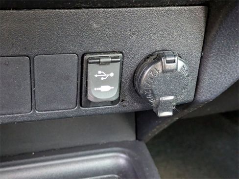 Used 2015 Toyota RAV4 LE image 24