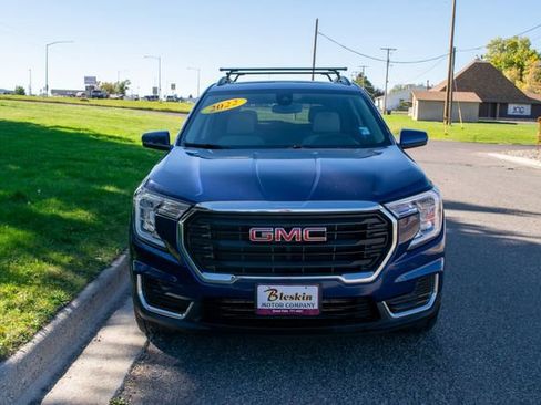 Used 2022 GMC Terrain SLE w/ Driver Convenience Package image 2