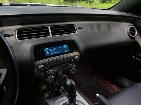 Used 2010 Chevrolet Camaro SS RWD image 18