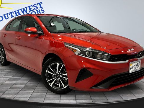 Used 2023 Kia Forte LXS w/ LXS Technology Package FWD image 3