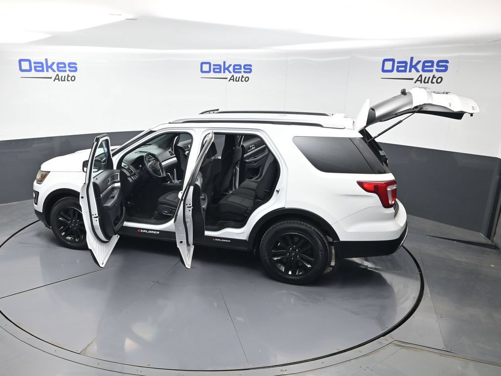 Used 2017 Ford Explorer XLT FWD image 56