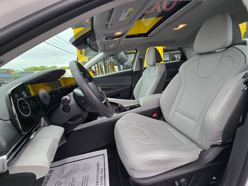 Used 2024 Hyundai Elantra Limited FWD image 13