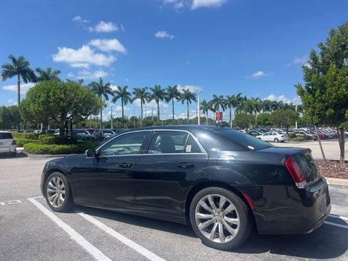 Used 2019 Chrysler 300 Touring w/ Chrome Appearance Package RWD image 13