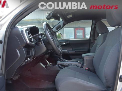 Used 2018 Toyota Tacoma TRD Off-Road image 10