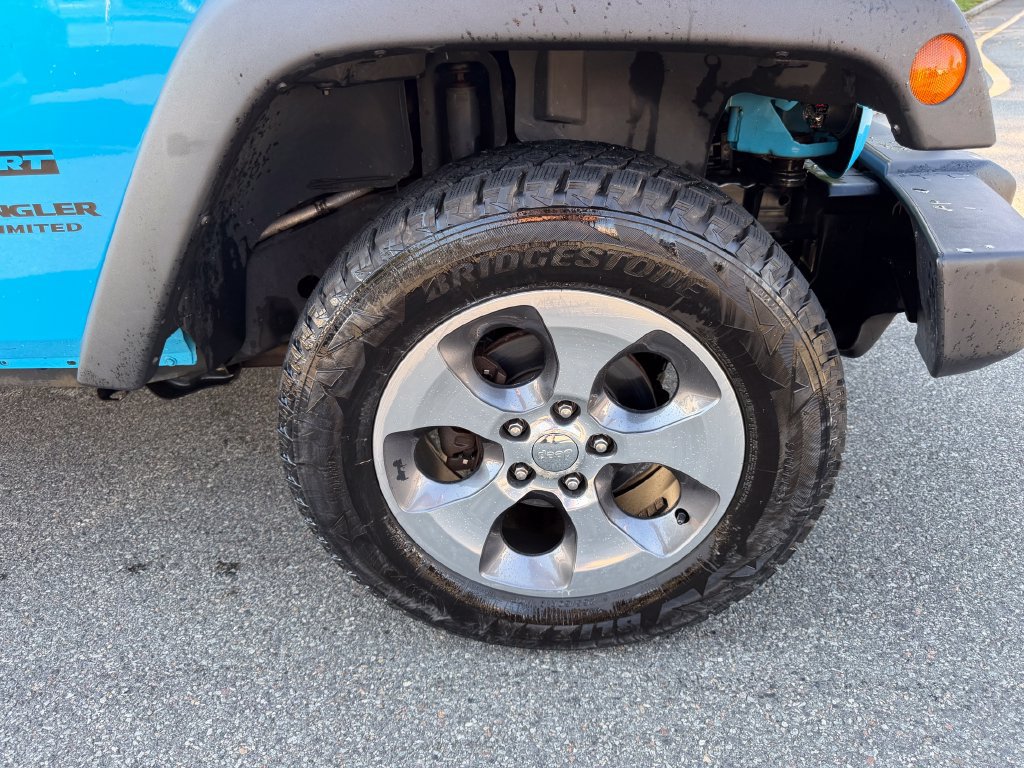 Used 2017 Jeep Wrangler Unlimited Sport w/ Connectivity Group AWD/4WD image 12