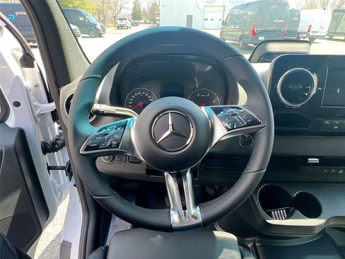 New 2025 Mercedes-Benz Sprinter 2500 image 10
