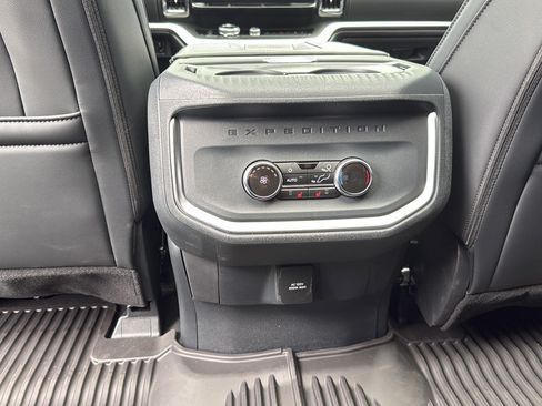 Used 2026 Ford Expedition Platinum w/ Stealth Performance Package AWD/4WD image 17