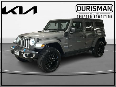 Used 2022 Jeep Wrangler Unlimited Sahara w/ Cold Weather Group AWD/4WD image 2