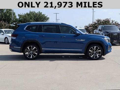 Used 2025 Volkswagen Atlas SEL Premium R-Line AWD/4WD image 4