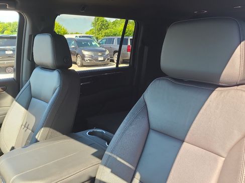 Used 2025 Chevrolet Suburban Z71 AWD/4WD image 10