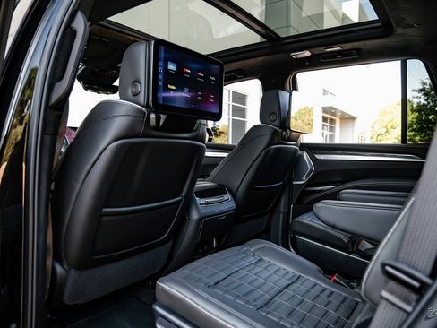 Used 2025 Cadillac Escalade V image 77