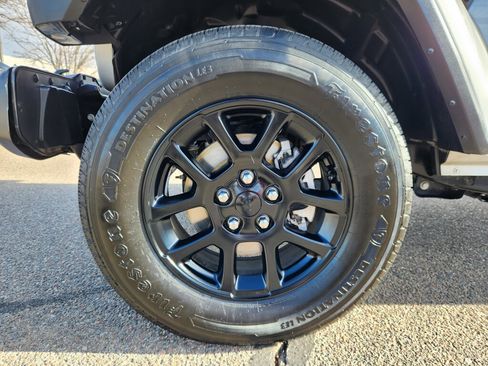 Used 2023 Jeep Gladiator Overland image 14