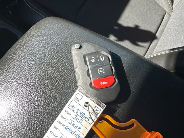 Used 2021 Jeep Gladiator Sport AWD/4WD image 2
