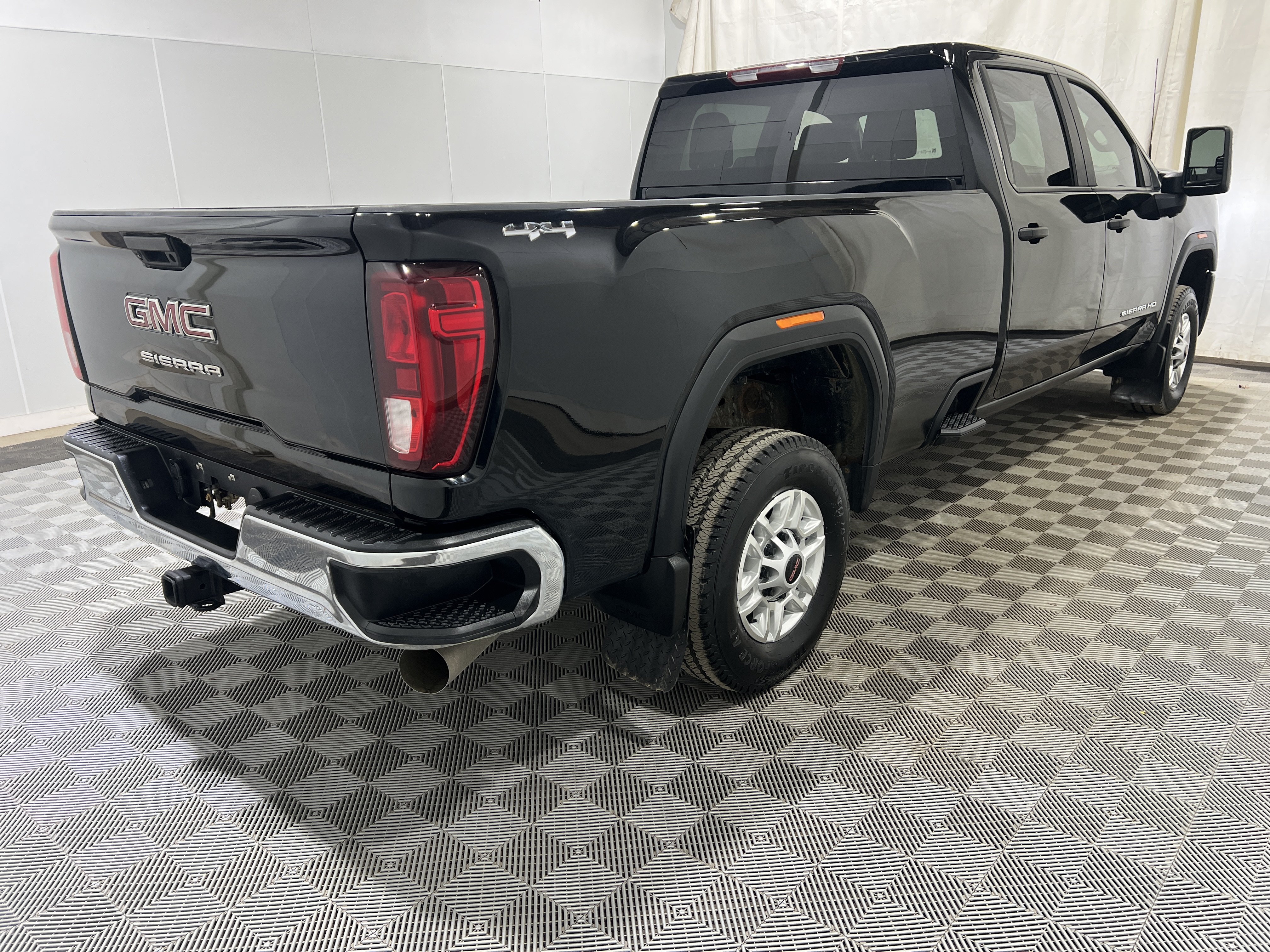 Used 2024 GMC Sierra 2500 Pro AWD/4WD image 3