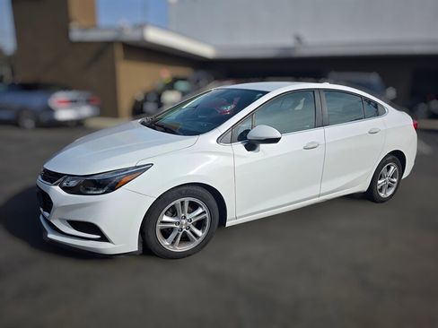 Used 2017 Chevrolet Cruze LT w/ Convenience Package image 2