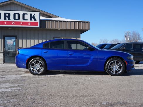 Used 2019 Dodge Charger SXT w/ Blacktop Package image 2