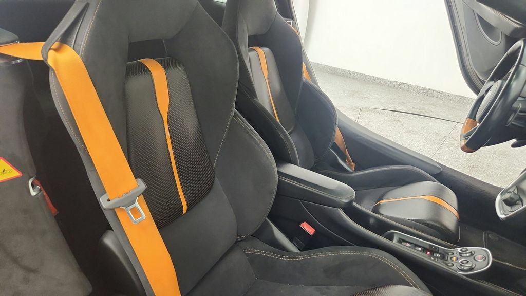 Used 2016 McLaren 570S Coupe RWD image 40