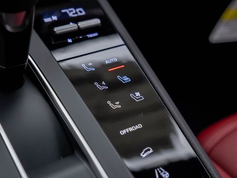 New 2026 Porsche Macan image 26