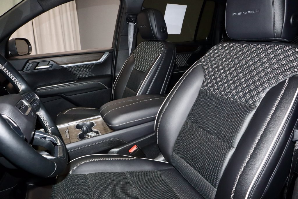 Used 2024 GMC Acadia Denali w/ LPO, Floor Liner Package FWD image 27