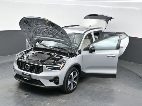 Certified 2026 Volvo XC40 B5 Plus w/ Protection Package Premier AWD/4WD image 36