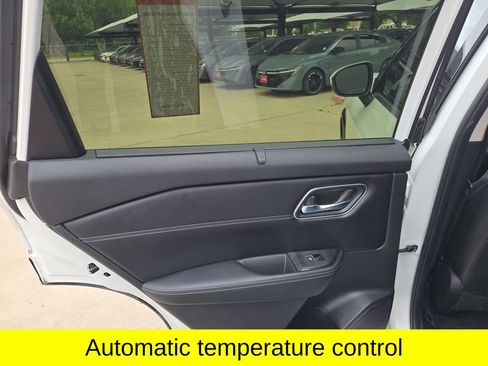 Used 2024 Nissan Rogue Platinum w/ Platinum Premium Package FWD image 18