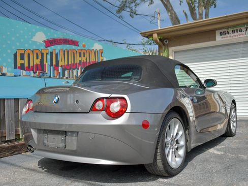 Used 2005 BMW Z4 2.5i image 22
