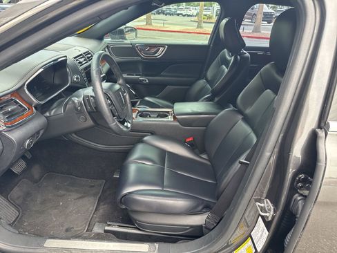 Used 2019 Lincoln Continental Premiere image 10