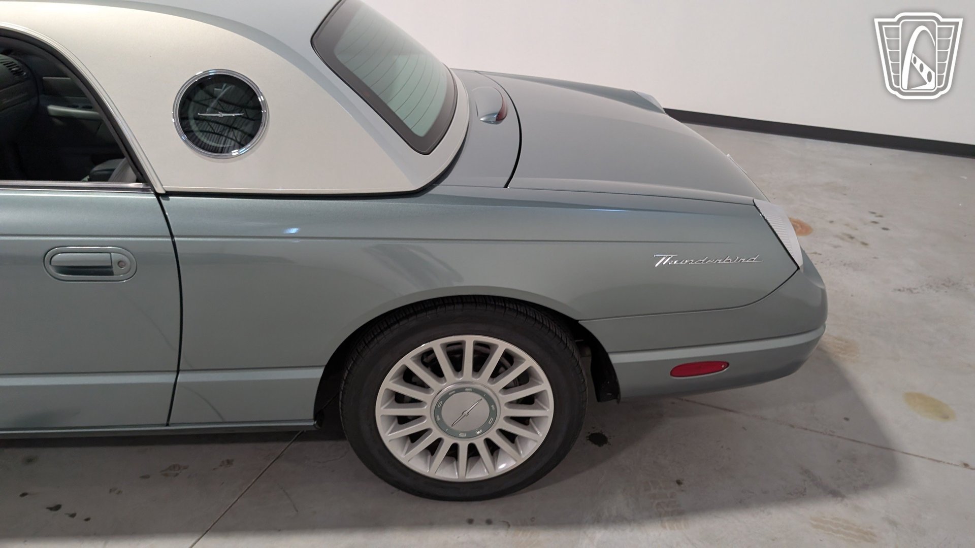 Used 2004 Ford Thunderbird Pacific Coast RWD image 32
