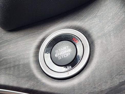 Used 2021 Jeep Grand Cherokee L Limited RWD image 23