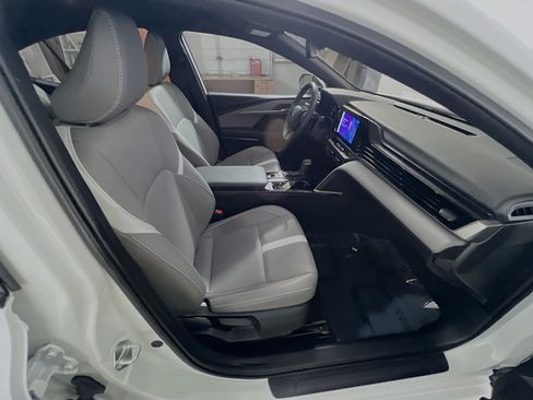 Used 2025 Toyota Camry SE w/ Convenience Package FWD image 31