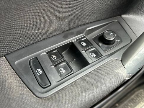 Used 2018 Volkswagen Tiguan S w/ 3rd Row Seat Package AWD/4WD image 19