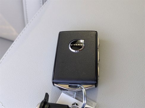 New 2026 Volvo XC60 B5 Ultra w/ Protection Package Premier image 41