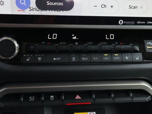 Used 2024 Toyota Tundra Limited AWD/4WD image 38