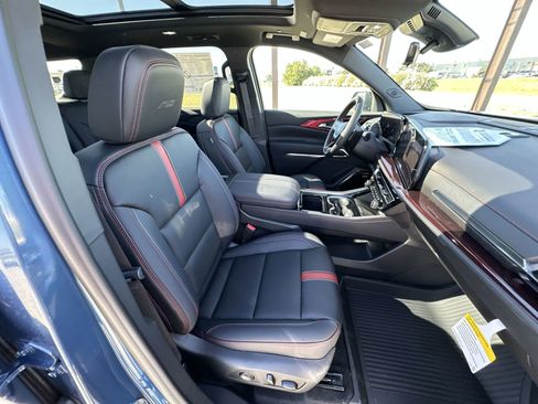 New 2026 Chevrolet Traverse RS w/ LPO, Floor Liner Package AWD/4WD image 29
