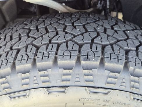 Used 2024 Chevrolet Silverado 1500 Custom w/ Turbomax Blackout Package image 7