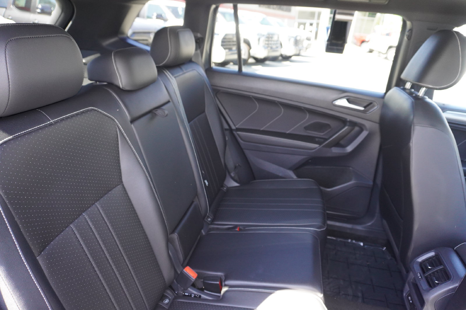 Used 2023 Volkswagen Tiguan SE R-Line AWD/4WD image 8