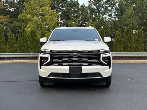 Used 2025 Chevrolet Tahoe High Country AWD/4WD image 13