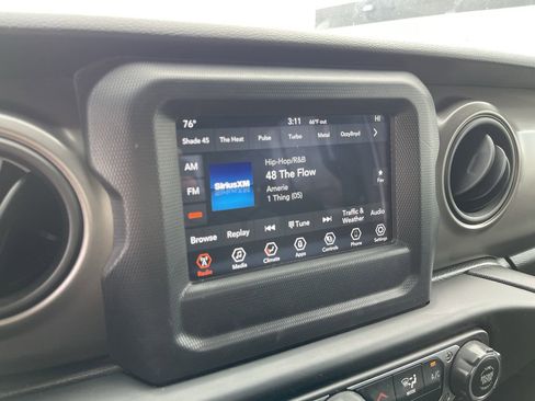 Used 2022 Jeep Gladiator Willys image 13