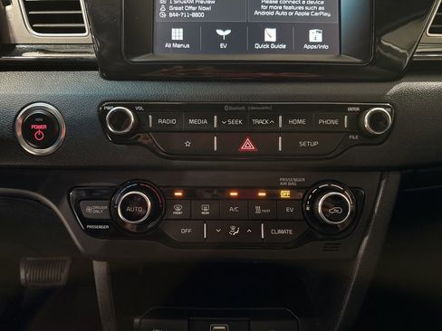 Used 2019 Kia Niro EX image 18